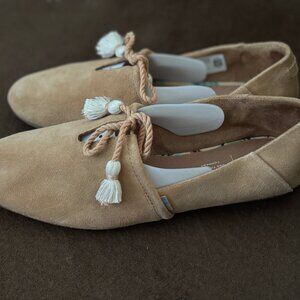 Tom's Kelli Flats Slip On Tan Suede Women's Size 9
